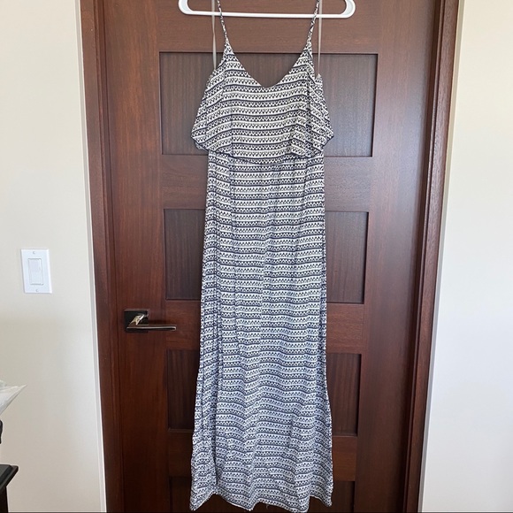 Gianni Bini Dresses & Skirts - Navy and white GB Maxi Dress size Medium